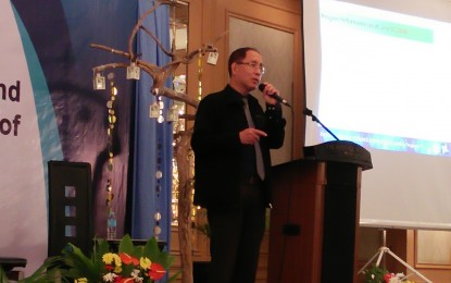 <p><strong>LANDBANK ASSISTANCE</strong>. Generoso David, LandBank Program Management Department 2 vice president, encourages inventors to avail of the bank’s loan assistance to commercialize their inventions, during a forum in Manila on Wednesday (Oct. 2, 2019). David said LandBank has allotted more than PHP1 billion for the Innovation and Technology Lending Program (I-TECH), a special financing window they will provide to support the commercial production of patented Filipino inventions. (<em>PNA photo by Cristina Arayata</em>) </p>