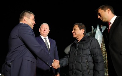 <p><strong>2ND RUSSIA TRIP</strong>. President Rodrigo Roa Duterte receives a warm welcome from members of the reception party upon his arrival at the Sochi International Airport in Russia on October 2, 2019. Presidential Spokesman Salvador Panelo said Duterte’s second visit to Russia is part of the independent foreign policy of the government. <em>(Photo by King Rodrigo/Presidential Photo)</em></p>