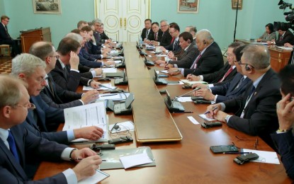 <p><strong>PH-RUSSIA TIES</strong>. President Rodrigo Roa Duterte and the members of his delegation hold a bilateral meeting with Russian Prime Minister Dmitry Medvedev and other Russian officials at the Prime Minister's Office in Moscow on October 2, 2019. Duterte said he expects ‘greater level' of the Philippines-Russia ties after his second visit in Moscow. <em>(Presidential photo)</em></p>
