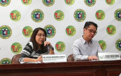 <p><strong>FIGHTING ANTI-MICROBIAL RESISTANCE. </strong>Philippine National Formulary and National Antibiotic Guidelines representative Cecilia Maramba-Lazarte (left) says the failure to complete a course of antibiotics is a form of antibiotic abuse which could lead to antimicrobial resistance (AMR) -- or the ability of microbes to resist the effects of medication, making the diseases caused by them no longer treatable by antibiotics.<em> (PNA photo by Ma. Teresa Montemayor) </em></p>