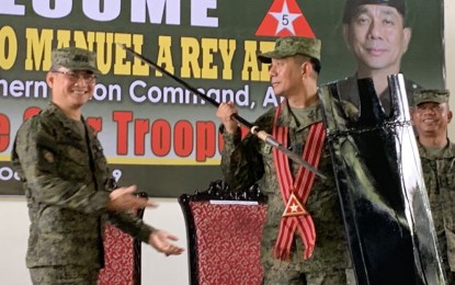 <p><strong>VISITING SOLDIERS</strong>. Lt. Gen. Ramiro Rey, Northern Luzon Command chief, receives a token from Maj. Gen. Pablo Lorenzo, 5th Infantry Division commander, after his speech before Army soldiers at Camp Melchor Dela Cruz in Gamu, Isabela on Thursday (Oct. 3, 2019). Rey thanked local government leaders for supporting the military in its fight against communist insurgency. <em>(PNA photo by Villamor Visaya Jr.)</em></p>