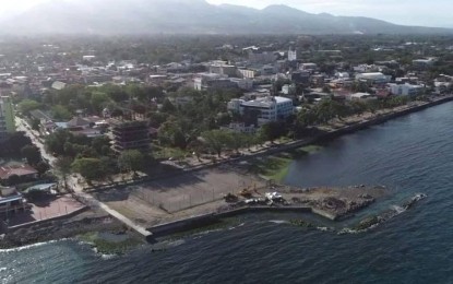 <p><strong>CEASE AND DESIST ORDER.</strong> Shown in photo is the Rizal Boulevard in Dumaguete City, where rehabilitation works were ordered stopped by the Environmental Management Bureau in Region 7. Mayor Felipe Antonio Remollo ordered city engineers on Wednesday (Oct. 2, 2019) to halt all civil works of the project while the city is securing a Notice to Proceed. <em>(Photo courtesy of Dumaguete City Public Information Office)</em></p>