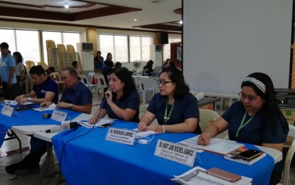 <p><strong>ON-TIME VACCINATION</strong>. Health authorities are urging parents to have their children vaccinated based on a schedule. Dr. Mary Jane Roches Juanico, the medical coordinator for the child health program of the Department of Health-Center for Health Development in Western Visayas, said the vaccination rate in the past three years in the region is declining. <em>(PNA photo by Perla G. Lena)</em></p>