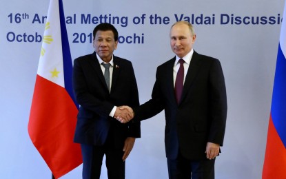 <p><strong>PHONE CALL.</strong> President Rodrigo Roa Duterte and Russian President Vladimir Putin pose for posterity prior to the start of the 16th Annual Meeting of the Valdai Discussion Club at the Polyana 1389 Hotel in Sochi on Oct. 3, 2019. Malacañang on Tuesday (April 13, 2021) said Duterte is scheduled to have a phone call with Putin. <em>(Presidential photo)</em></p>