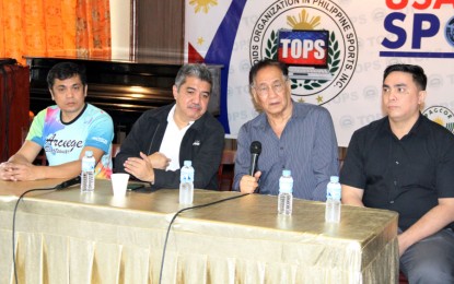 <p><strong>PBA D-LEAGUE CAMPAIGN.</strong> Wang’s Ballclub coach Loreto “Ato” Tolentino (2nd from right) discusses the team’s upcoming campaign in the PBA D-League during the 42nd “Usapang Sports” of the Tabloids Organization in Philippine Sports (TOPS) at the National Press Club in Intramuros, Manila Thursday (Oct. 3, 2019). Tolentino is hoping to bring back the winning ways of Wang’s Ballclub not only in the PBA D-League but other basketball tournaments. <em>(Photo courtesy of TOPS)</em></p>