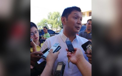<p><strong>CURFEW</strong>. Pangasinan Governor Amado Espino III during an interview with the media. Espino in an Executive Order on April 20, 2022 lifted the province-wide curfew. <em>(PNA file photo)</em></p>
