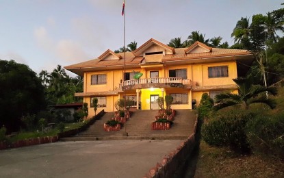 <p><strong>FIRST CASE</strong>. The town hall of Jipapad, Eastern Samar. The town documented its first coronavirus disease 2019 (Covid-19) infection on Thursday (July 15, 2021).<em> (Photo courtesy of Jipapad local government)</em></p>