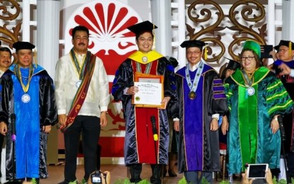 <p><strong>HONORIS CAUSA.</strong> Cabinet Secretary Karlo Alexei Nograles (center) was conferred the title Doctor of Humanities, Honoris Causa by the West Visayas State University, Iloilo City for the various support he has extended to the institution, in a ceremony on Wednesday (Oct. 9, 2019). Nograles was responsible for the provision of the fund for the center's rehabilitation when he was still chair of the appropriations committee of the 17th Congress. <em>(Photo by Ian Espada)</em></p>