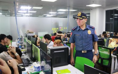 <p><strong>ILLEGAL FOREIGN WORKERS.</strong> NCRPO chief Maj. Gen. Guillermo Eleazar leads the raid of a BPO company which led to the arrest of 512 undocumented foreign workers in Parañaque City on Wednesday (Oct. 9, 2019). Initial investigation said the foreigners are engaged in offshore telecommunications investment fraud victimizing foreigners to invest in fraudulent businesses. <em>(Photo courtesy of NCRPO PIO)</em></p>