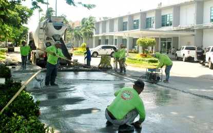 <p><strong>INFRA REHAB PROGRAM.</strong> Workers pour concrete to pave the Waterfront Road inside Subic Bay Freeport in Zambales on Wednesday (Oct. 9, 2019). This is under the infrastructure rehabilitation program of the Subic Bay Metropolitan Authority.<em> (PNA photo by Ruben Veloria)</em></p>