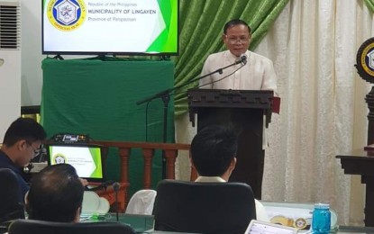 <p><strong>FIRST 100 DAYS.</strong> Mayor Leopoldo Bataoil reports his accomplishments in his first 100 days in office at the Sangguniang Bayan of Lingayen, Pangasinan on Wednesday (Oct. 9, 2019). Bataoil highlighted the increased local income, improved orderliness in the town as well as infrastructure projects among his administration's achievements. <em>(Photo courtesy of Municipal Information Office-Lingayen)</em></p>