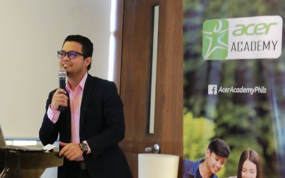 <p><strong>ACER, MICROSOFT PARTNERSHIP</strong>. Microsoft training provider Francis Hernandez says Acer and Microsoft envision partner schools to become assessment centers, in a press conference in Makati City on Monday (Oct. 14, 2019). He adds that having a certification would give students a better chance of employability, (<em>PNA photo by Cristina Arayata</em>) </p>