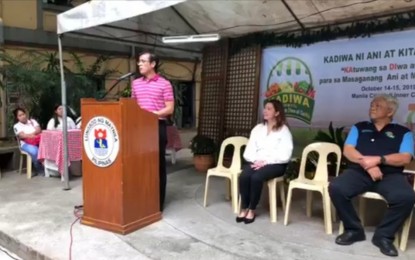 <p><strong>KADIWA STORE.</strong> Manila Mayor Francisco “Isko” Moreno Domagoso on Monday (Oct. 14, 2019) says the Kadiwa project will help local farmers sell their products promptly and have a direct link to consumers in the city. The government, through the DA, revived the Marcos-era Kadiwa store system in a bid to help both farmers and consumers. <em>(Photo courtesy of Manila Public Information Office)</em></p>