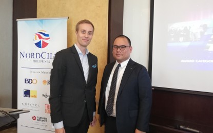 <p><strong>NORDIC AWARDS</strong>. NordCham Philippines executive director Joona Selin (left), and Awards' knowledge partner, PwC Philippines director Dakila Lavilla (right), bare the finalists of the 2019 Nordic Awards in Makati City on Tuesday (Oct. 15, 2019). The 2019 Nordic Awards reflect the Nordic countries' values of innovation, growth, equality, and sustainability. (<em>PNA photo by Cristina Arayata</em>) </p>