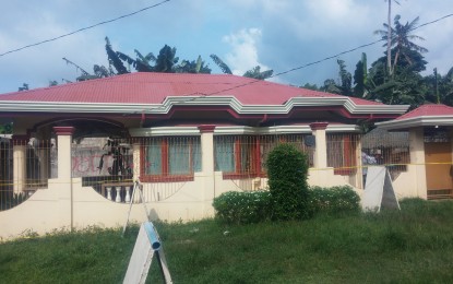 <p><strong>CASE REOPENED.</strong> The house of slain Albuera, Leyte Mayor Rolando Espinosa Sr., where policemen seized illegal drugs and firearms during a raid in 2016. The Philippine National Police regional internal affairs service has reopened the case filed against policemen involved in the raid.<em> (PNA file photo)</em></p>