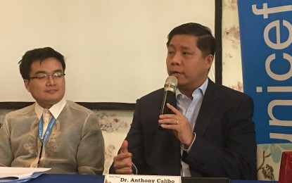 <p><strong>UNHEALTHY</strong>. Department of Health Disease Prevention and Control Bureau officer-in-charge Dr. Anthony Calibo (right), in a media briefing in Makati City, says more Filipino children and young people are eating too much unhealthy food. Calibo stressed the limitation of the sale of unhealthy foods, which are high in sugar, saturated fats, and salt is key in the improvement of children's nutrition nationwide. <em>(PNA photo by Ma. Teresa Montemayor)</em></p>