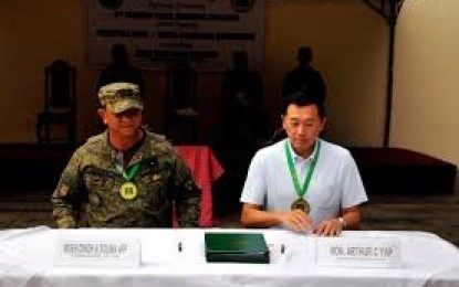 <p><strong>LIFTING PORK BAN.</strong> File photo shows Bohol Governor Arthur Yap with Central Command acting commander Maj. Gen. Linoh Dolina during the launching of Joint Task Force Dagohoy in Tagbilaran City last September 10. On Wednesday (Oct. 16, 2019), Yap said he is willing to open up Bohol to pork and pork products from Luzon under certain conditions. <em>(Photo courtesy of PIA-7)</em></p>