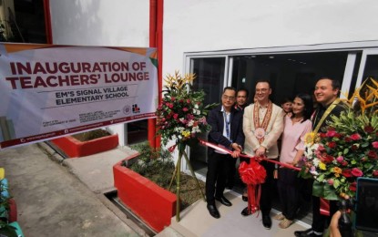 <p><strong>TEACHERS’ LOUNGE.</strong> House Speaker Alan Peter Cayetano leads the inauguration of Taguig City’s first-ever Teachers’ Lounge at the EM’s Signal Village Elementary School on Thursday (Oct. 17, 2019). The city will construct similar facilities in all of its 26 public elementary and 10 high schools in three years. <em>(Courtesy of Taguig City PIO)</em></p>