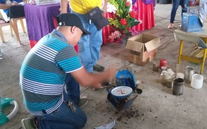 <p><strong>DEFECTIVE WEIGHING SCALES.</strong> A staff of the Patnongon Municipal Treasurer's Office destroys the defective weighing scales confiscated during an inspection at the Patnongon Public Market on Thursday (October 17, 2019). This is part of the activities in line with the celebration of the Consumer's Welfare Month in Antique province this October. <em>(Photo courtesy of DTI Antique)</em></p>