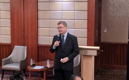 <p><strong>PHIL-INDIA TRADE CONSULTATIONS.</strong> DOST Secretary Fortunato dela Peña addresses Indian delegates seeking investment opportunities in the Philippines on how the department can help with their plans at the Makati Shangri-La Hotel on Friday (Oct 18, 2019). The Indian Chambers of Commerce Philippines Inc. organized the event to consult with department secretaries the concerns of Indian businessmen. <em>(PNA photo by Adrian Carlo E. Herico)</em></p>