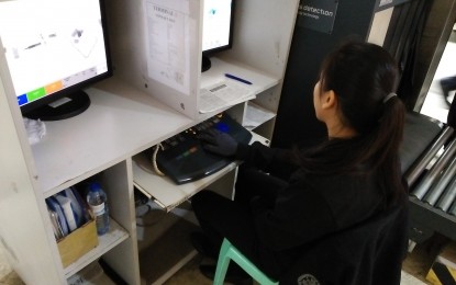 <p>A baggage screener at the Ninoy Aquino International Airport (<em>PNA file photo by Cristina Arayata</em>)</p>