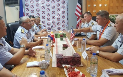 <p><strong>VISITING US COAST GUARD CHIEF.</strong> Philippine Coast Guard (PCG) Commandant Admiral Elson Hermogino (middle left), USCG Commandant Admiral Karl Schultz (2nd from right), and other officers from both maritime security groups discuss matters during a courtesy call at the PCG headquarters in Port Area, Manila on Oct. 21, 2019. PCG spokesperson Captain Armando Balilo said the USCG offered continued support to the PCG. <em>(Photo courtesy of PCG Captain Armando Balilo)</em></p>