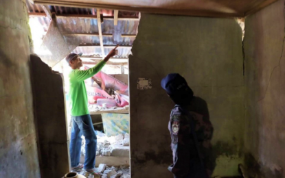 <p><strong>DAMAGE INSPECTION.</strong> A barangay worker in Kidapawan City, North Cotabato points to a female police officer another crack on the wall of their barangay hall following the occurrence of three aftershocks on Sunday evening (Oct. 20, 2019). The epicenter of the latest series of aftershocks brought about by the Oct. 16 tremor in North Cotabato was traced in Kiblawan, Davao del Sur. <em>(Photo courtesy of PRO-12)</em></p>