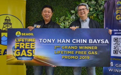 <p><strong>LIFETIME FREE GAS PROMO</strong>.  Tony Han Chin Baysa (left) is beside SEAOIL VP for Corporate and Consumer Marketing Jayvee Dela Fuente. Baysa, a 48-year-old entrepreneur from Pasig City, is the second winner of SEAOIL’s lifetime free gas. <em>(Photo courtesy of SEAOIL) </em></p>