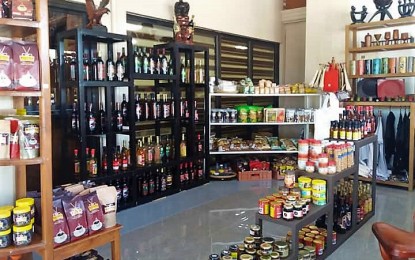 <p><strong>CORDILLERA TRADE FAIR</strong>. Cordillera’s best products will be on sale in the annual ‘Impakabsat’ trade fair organized by the Department of Trade and Industry-Cordillera Administrative Region at the Carousel Court Festival Mall in Muntinlupa city on November 15 to 24. Photo shows the DTI One Town One Product hub in Kalinga where Cordillera products can be bought. <em>(PNA file photo)</em></p>
