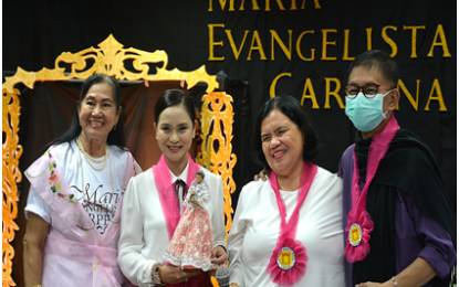 <p><strong>SALUTE TO A ‘FORGOTTEN’ ARTIST.</strong> Sta. Rosa City, Laguna Mayor Arlene Arcillas (2nd from left) gets a doll replica of the city-born “forgotten” artist Maria Evangelista Carpena, who was honored as the first Filipina soprano recording artist, during the commemoration of Carpena's 133rd birth anniversary at the Museo de Sta. Rosa on Tuesday (Oct. 22, 2019). Joining Arcillas are Tourism Officer and Museum Curator Nescy Esguerra and Carpena’s descendants led by Dr. Rosauro Sta. Maria (right). <em>(Photo courtesy of Sta. Rosa CIO)</em></p>