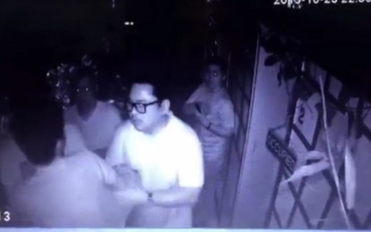 <p><strong>MAULING A MASSEUR.</strong> A closed circuit television footage from a massage parlor along Fuente Osmeña Rotunda, Cebu City shows Clarin, Misamis Occidental Mayor David Navarro pulling the hand of alleged mauling victim John Dueñas, a 23-year old masseur. Navarro, who was included in the 2016 narco-list of President Rodrigo Duterte, was arrested inside the Mactan Cebu International Airport while about to board his flight back to Mindanao. <em>(Screengrab from CCTV footage courtesy of Romeo Marantal)</em></p>