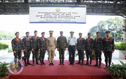 <p><strong>AMONG THE WORLD'S BEST.</strong> The eight-man team of the Philippine Army's First Scout Ranger Regiment who won the silver medal during this year's Exercise Cambrian Patrol in Wales, United Kingdom pose with AFP officials after they were awarded the Meritorious Achievement Medal at Camp Aguinaldo in Quezon City on Monday (Oct. 28, 2019). The Scout Rangers bested 139 other patrol teams from different militaries in the two-day patrolling mission.<em> (Photo courtesy of AFP PAO)</em></p>