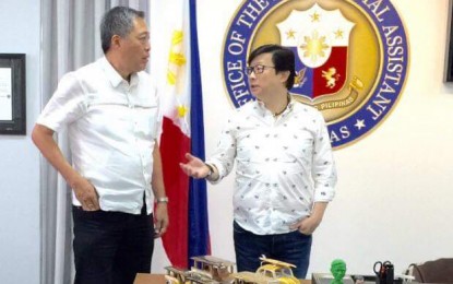 <p><strong>FREE WI-FI.</strong> Presidential Assistant for the Visayas, Secretary Michael Dino (right), assures Dumaguete-based businessman Edward Du, Central Visayas governor of the Philippine Chamber of Commerce and Industry, that he would help secure free Wi-Fi for conflict areas in Negros Oriental. Du on Tuesday (Oct. 29, 2019) personally handed to Dino a resolution from the Negros Oriental Task Force to End Local Communist Armed Conflict, requesting the Department of Information and Communications Technology to provide free Wi-Fi after its failure to deliver its promise. <em>(Photo courtesy of Edward Du)</em></p>