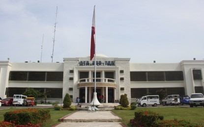 <p>The Tacloban City hall at Kanhuraw Hill. (PNA file photo)</p>