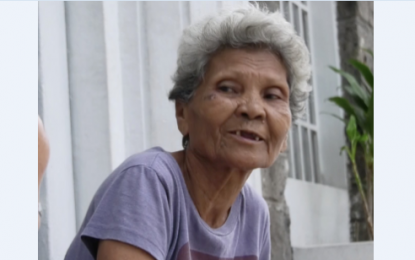 <p><strong>LIVING WITH THE DEAD.</strong> Aurora Mangampo, also known as Nanay Diday, shares her story with the PNA Newsroom at the Manila North Cemetery on Oct. 28, 2019.  Nanay Diday is among the people forced to live among the dead in the MNC. <em>(Screencap from PNA video)</em></p>