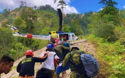 <p><strong>AIRLIFTED TO SAFETY.</strong> Rescue personnel from the Philippine Air Force safely airlift Sunday morning (Nov. 3, 2019) 14 trapped villagers of landslide-hit Barangay Luayon, Makilala, North Cotabato since the magnitude 6.6 quake last October 29. The trapped villagers survived by eating root crops and rice for the past several days. <em>(Photo courtesy of North Cotabato Board Member Shirlyn Macasarte)</em></p>