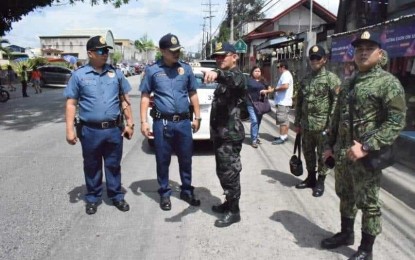 <p><strong>INSPECTION</strong>. Police Regional Office-11 director, Brig. Gen. Filmore B. Escobal (center), together with his staff, conducts security preparedness and inspection of cemeteries in Davao City on Saturday (Nov. 2, 2019). PRO-11 deployed a total of 1,945 policemen in private and public cemeteries, public thoroughfares and other vital installations in Davao Region to give security and assistance to the public during Undas 2019. <em>(Photo courtesy of PRO-11)</em></p>