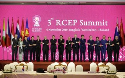 <p><strong>RCEP SUMMIT. </strong>Leaders of Asean and partner states hold each other's hands at the end of the 3rd Regional Comprehensive Economic Partnership (RCEP) Summit in Nonthaburi, Thailand on Monday (Nov. 4, 2019). In a joint statement, the regional bloc said that while India has "significant outstanding issues" regarding the deal which remain unresolved, all RCEP participating countries will work together to resolve these outstanding issues in a mutually satisfactory way. <em>(Contributed photo)</em></p>