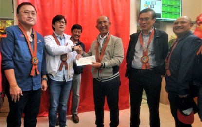 <p><strong>911 COMMAND CENTER</strong>. Presidential Assistant for Visayas Michael Dino (2nd from left) hands to Baguio City mayor Benjamin Magalong (3rd from left) on Thursday the PHP200 million check, a grant from the Office of the President. Also in the photo are (L-R) Senator Christopher "Bong"Go (leftmost), Councilor Joel Alangsab (center), Baguio Congressman Mark Go (5th from left) and Benguet Governor Dr. Melchor Diclas. <em>(Photo courtesy of Redjie Melvic Cawis/PIA-CAR)</em></p>