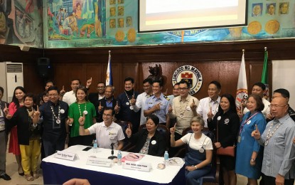 <p><strong>'DISIPLINA MUNA'.</strong> National and local government officials and representatives from the private sector join hands to promote a 'culture of discipline' across the country during the launch of 'Disiplina Muna' campaign at the Manila City Hall on Wednesday (Nov. 6, 2019). The campaign aims to revive and uplift the culture of discipline as a bridge towards real change and put into practice the real concept of governance where citizens participate and know their responsibilities to help achieve national growth. <em>(PNA photo by Ferdinand Patinio)</em></p>