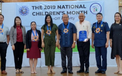 <p><strong>CHILD-FRIENDLY.</strong> Cagayan de Oro City Administrator Teodoro Sabuga-a Jr. (third from right) receives the Presidential Award for Child-Friendly City of Region 10, during the awarding in Cagayan de Oro City on Friday (Nov. 8, 2019). At least 91 local government units also received the award. <em>(PNA photo by Ercel Maandig)</em></p>