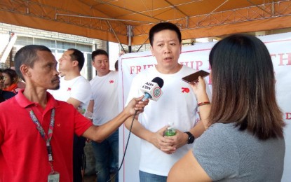 <p><strong>CHINESE DELEGATION.</strong> Chinese Consul General Li Lin answers queries from journalists during his arrival in Digos City on Friday morning (Nov. 8, 2019). The Chinese government sent two truckloads of relief goods as its first batch of assistance to the people of Digos City. <em>(PNA photo by Eldie Aguirre)</em></p>