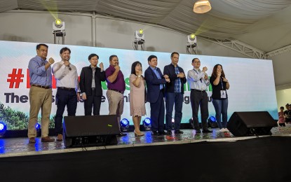 <p><strong>TEAM EFFORT</strong>. Officials from the Mines and Geosciences Bureau, together with leaders in the mining industry, mark their cooperation on the information campaign showing the positive contributions of mines in the country during its launch on Friday (Nov. 8, 2019). The campaign aims to change public perception of the mining sector which has long been associated with environmental destruction and corrupt practices. <em>(PNA photo by Adrian Carlo Herico)</em></p>