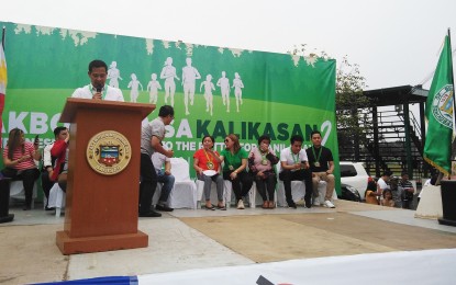 <p><strong>SEWERAGE TREATMENT PLANTS.</strong> Governor Daniel R. Fernando talks about the construction of sewerage treatment plants in every provincial and district hospital in Bulacan after the "Takbo Para sa Kalikasan 2" fun run at the Bulacan Sports Complex, Malolos City, Bulacan on Sunday (Nov. 10, 2019). He said some PHP58 million was allotted for the construction of sewerage treatment plants in provincial and district hospitals.<em> (Photo by Manny Balbin)</em></p>