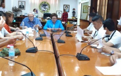 <p><strong>HELP FOR NORTH COTABATO.</strong> The Provincial Disaster Risk Reduction and Management Council presided by Antique Gov. Rhodora J. Cadiao (center) approves PHP-1 million aid to quake victims in North Cotabato during its meeting on Monday (Nov. 11, 2019). The PDRRMC decided to send help to North Cotabato, being the hardest-hit area. <em>(PNA photo by Annabel Consuelo J. Petinglay)</em></p>