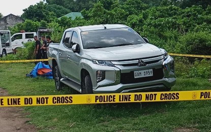 <p><strong>ABANDONED VEHICLE</strong>. The vehicle allegedly used by suspects in the killing of Dumaguete broadcaster Dindo Generoso was found Sunday afternoon (Nov. 10, 2019) at West Balabag in Valencia, Negros Oriental. The Mitsubishi Strada pickup truck is registered in the name of Tomasino Aledro, one of four respondents charged in court in relation to Generoso's death. <em>(Photo by Juancho Gallarde)</em></p>