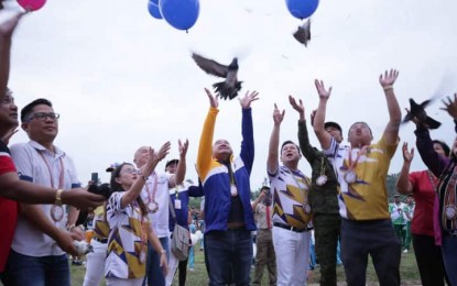 <p><strong>ATHLETIC MEET.</strong> Compostela Governor Jayvee Tyron Uy (center) leads the releasing of doves and balloons as symbol of peace and friendship during the opening of the Compostela Valley Province Athletic Association (CVPAA) Meet 2019 held in Montevista town Monday (Nov. 11, 2019). Uy said that through the CPVAA, they will identify student-athletes who will represent their province in the upcoming Davao Regional Athletic Association meet in 2020.<em> (Photo courtesy of Comval PIO)</em></p>