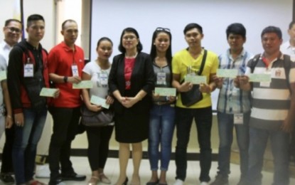 <p><strong>LABOR LAWS VIOLATION.</strong> Department of Labor and Employment Central Visayas (DOLE 7) regional director Salome Siaton turns over to some of the 10 security guards their checks as payment of their company. The ceremony was held at the DOLE 7 office in Cebu City on Monday (Nov. 12, 2019). <em>(Photo courtesy of DOLE-7)</em></p>