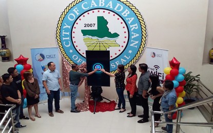 <p><strong>FREE INTERNET.</strong> Cabadbaran City Mayor Judy Amante (5th from right), together with Agusan del Norte Governor Dale Corvera (5th from left) and DICT Mindanao Cluster 2 Director Evamay dela Rosa (4th from right) grace the launching of the Free Wi-Fi for All Project in Cabadbaran City on Tuesday ( Nov.12, 2019). <em>(PNA photo by Alexander Lopez)</em></p>