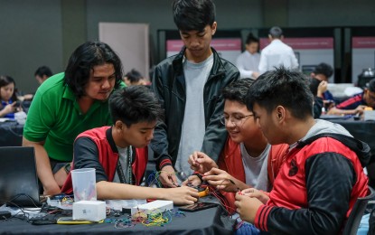 <p><strong>ROBOTICS.</strong> Students from Rizal National Science High School measure the resistance and voltage of circuits using multimeters included in their kit as part of their training for the Tagisang Robotics Competition. The Department of Science and Technology - Science Education Institute (DOST-SEI) is urging students to take up STEM (science, technology, engineering, mathematics) courses in college, via the robotics competition. <em>(Photo courtesy of DOST-SEI)</em></p>